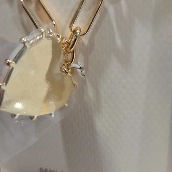 💕🔹️Camila Coelho 🔹️Gold Tone Semi Precious 18in Pink Heart Pendant Necklace - Picture 4 of 5